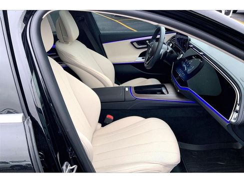 Used 2025 Mercedes-Benz E 350 4MATIC Sedan image 8