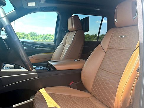 Used 2021 Cadillac Escalade Premium Luxury AWD/4WD image 6