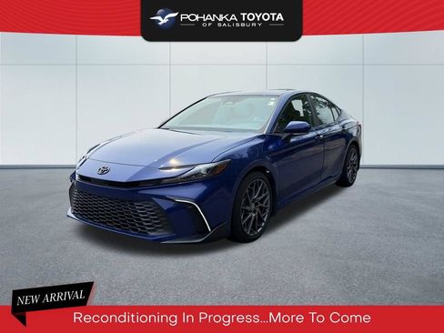 Used 2025 Toyota Camry SE FWD image 1