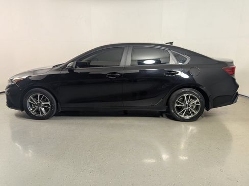 Used 2023 Kia Forte LXS w/ LXS Technology Package FWD image 4
