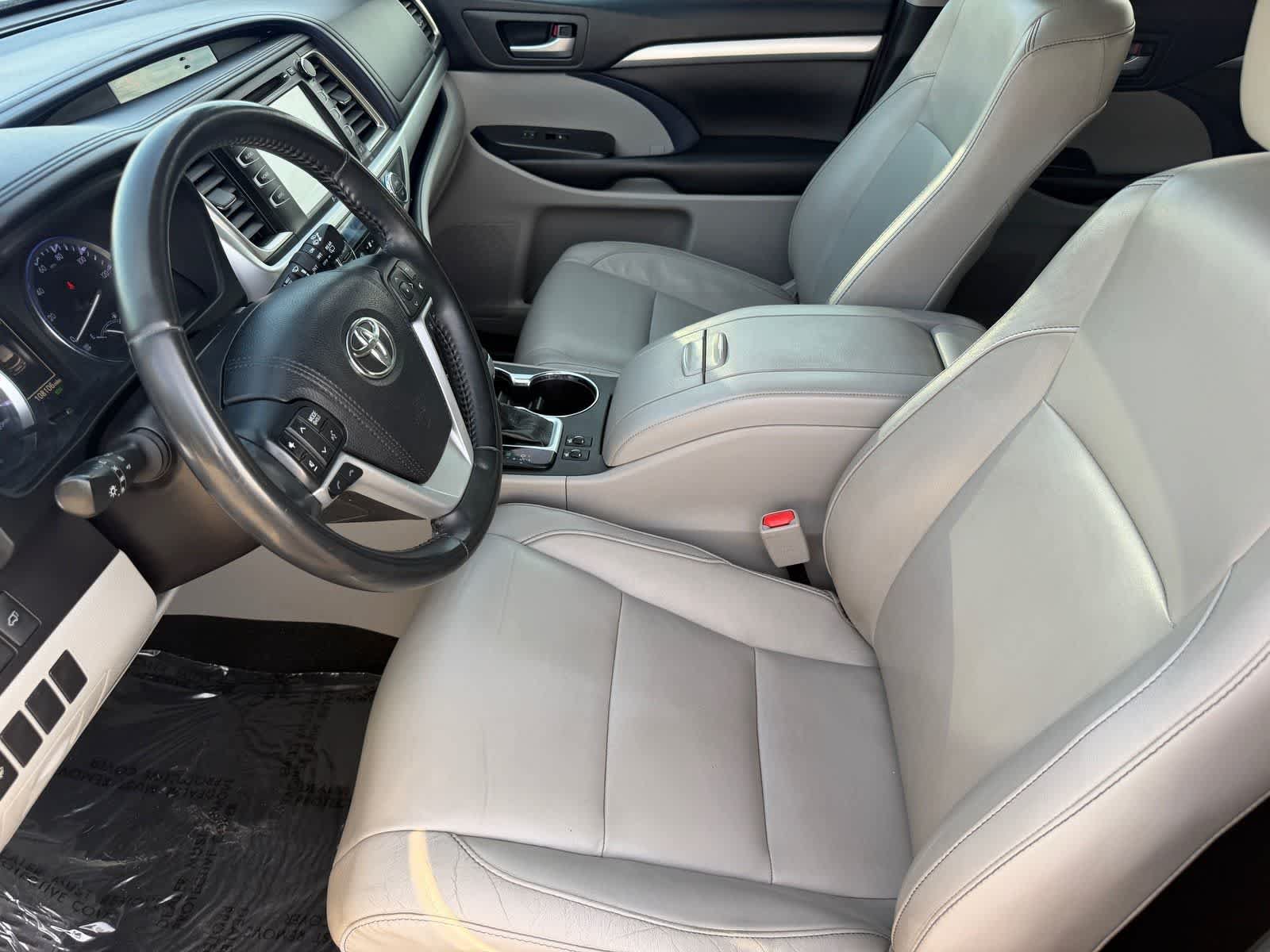 Used 2018 Toyota Highlander XLE FWD image 14