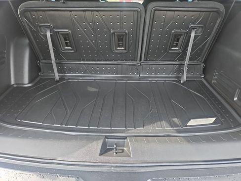 Used 2023 Chevrolet Traverse LT FWD image 23