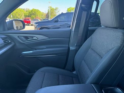 Used 2026 Chevrolet Traverse LT w/ Driver Confidence Package AWD/4WD image 16