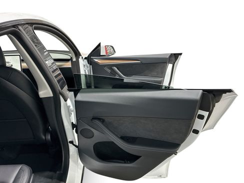 Certified 2022 Tesla Model Y Long Range AWD/4WD image 12