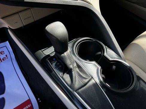 Used 2020 Toyota Camry LE image 30