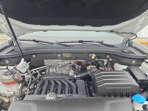 Certified 2022 Volkswagen Atlas SEL R-Line image 37