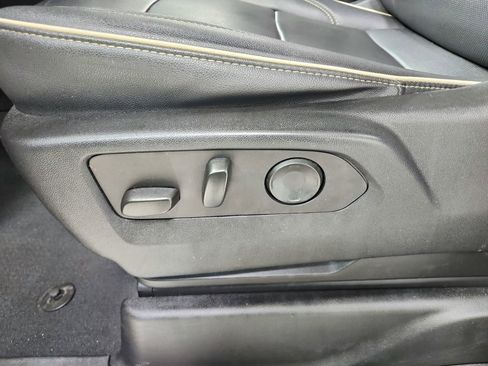 Used 2023 Chevrolet Suburban Premier image 20