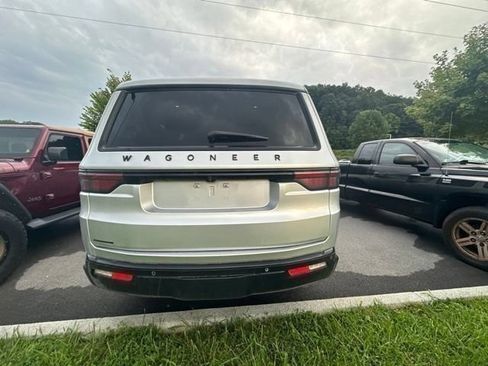 Used 2023 Jeep Wagoneer L Series II w/ Convenience Group I AWD/4WD image 32