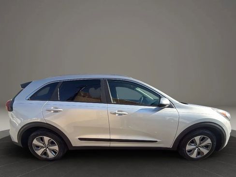Used 2019 Kia Niro LX image 4