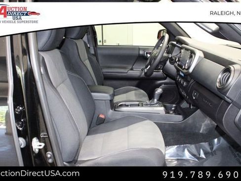 Used 2021 Toyota Tacoma TRD Off-Road image 13