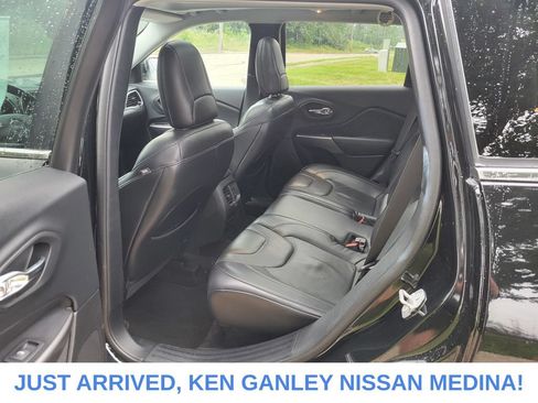 Used 2019 Jeep Cherokee Limited AWD/4WD image 15