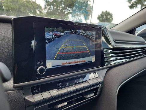 Used 2025 Toyota Camry LE FWD image 31