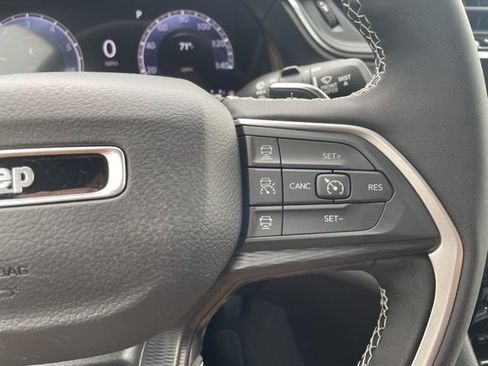 New 2025 Jeep Grand Cherokee Altitude image 12