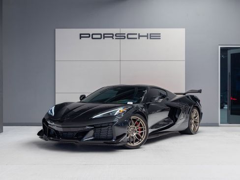 Used 2024 Chevrolet Corvette Z06 w/ Z07 Performance Package image 1