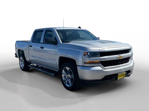 Used 2018 Chevrolet Silverado 1500 Custom w/ Custom Convenience Package RWD image 7