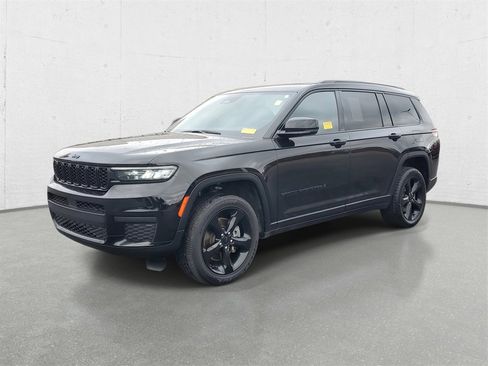 Used 2023 Jeep Grand Cherokee L Laredo image 4