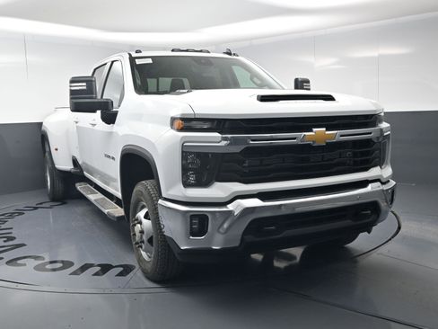New 2026 Chevrolet Silverado 3500 LT w/ Safety Package AWD/4WD image 3