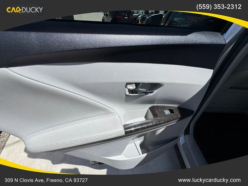 Used 2013 Toyota Venza XLE w/ Tow Prep Pkg FWD image 19