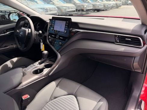 Used 2024 Toyota Camry SE FWD image 31