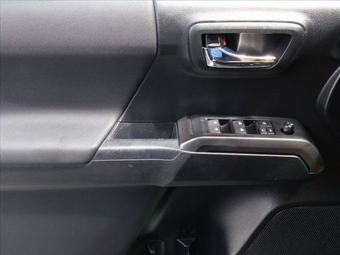 Used 2019 Toyota Tacoma TRD Sport AWD/4WD image 11