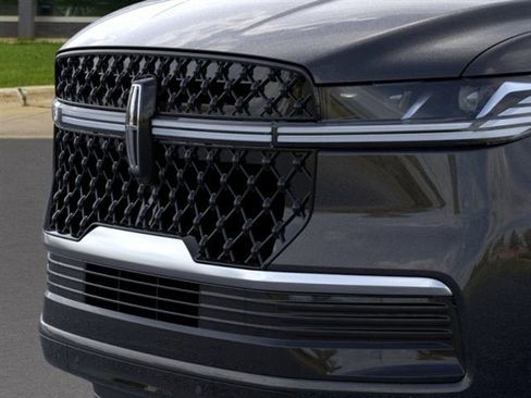 New 2026 Lincoln Navigator Reserve AWD/4WD image 40
