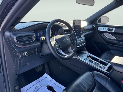 Used 2020 Ford Explorer Platinum w/ Premium Technology Package image 28