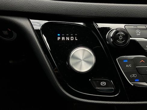 Used 2020 Chrysler Pacifica Touring-L Plus w/ S Appearance Package image 27