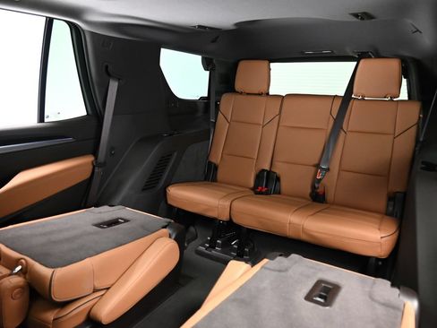 Used 2025 Cadillac Escalade Premium Luxury RWD image 17