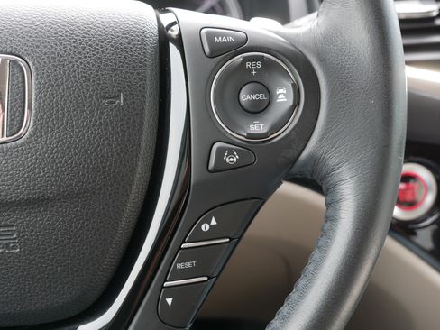 Used 2017 Honda Pilot Touring image 30