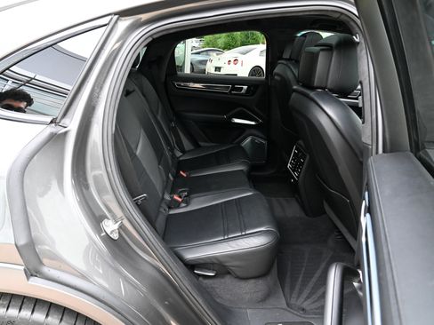 Used 2021 Porsche Cayenne Turbo AWD/4WD image 51