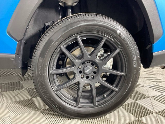 Used 2019 Toyota RAV4 LE AWD/4WD image 9
