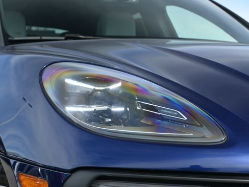 Used 2024 Porsche Macan w/ Premium Plus Package image 25