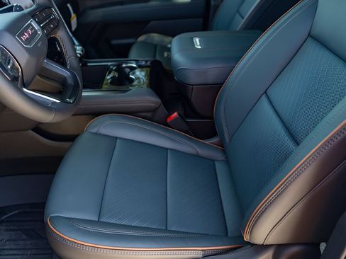 New 2026 GMC Yukon AT4 w/ AT4 Premium Package AWD/4WD image 5