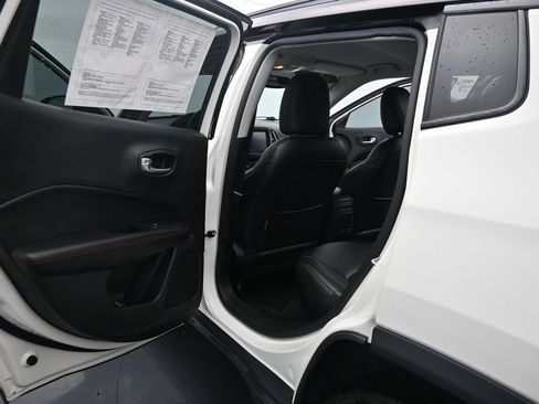 Used 2019 Jeep Compass Trailhawk w/ Popular Equipment Group AWD/4WD image 17