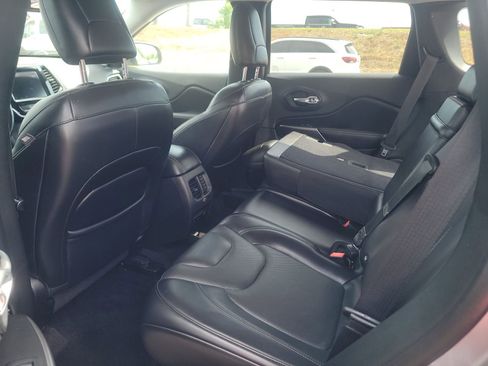 Used 2019 Jeep Cherokee Limited AWD/4WD image 4