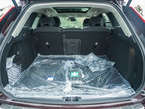 New 2026 Volvo XC60 T8 Plus w/ Protection Package Premier AWD/4WD image 10