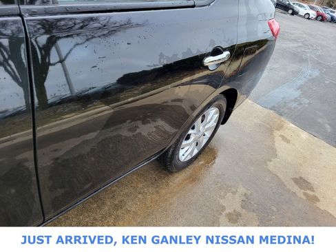 Used 2018 Nissan Versa SV w/ SV Special Edition Package image 11