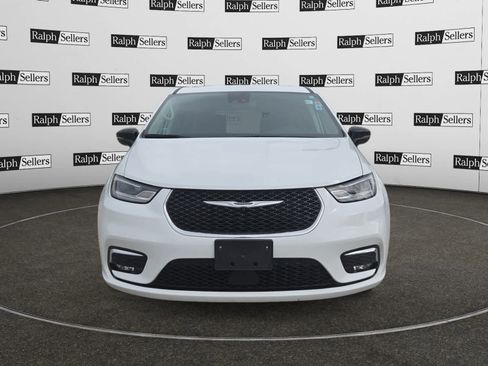 Used 2024 Chrysler Pacifica Touring-L FWD image 8