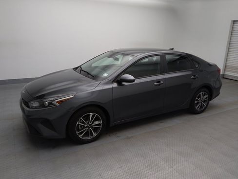 Used 2022 Kia Forte LXS image 2