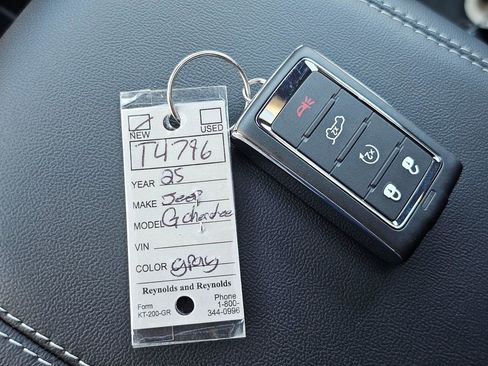 New 2025 Jeep Grand Cherokee Altitude image 31