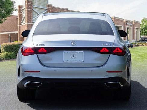 Used 2024 Mercedes-Benz E 350 4MATIC Sedan image 5