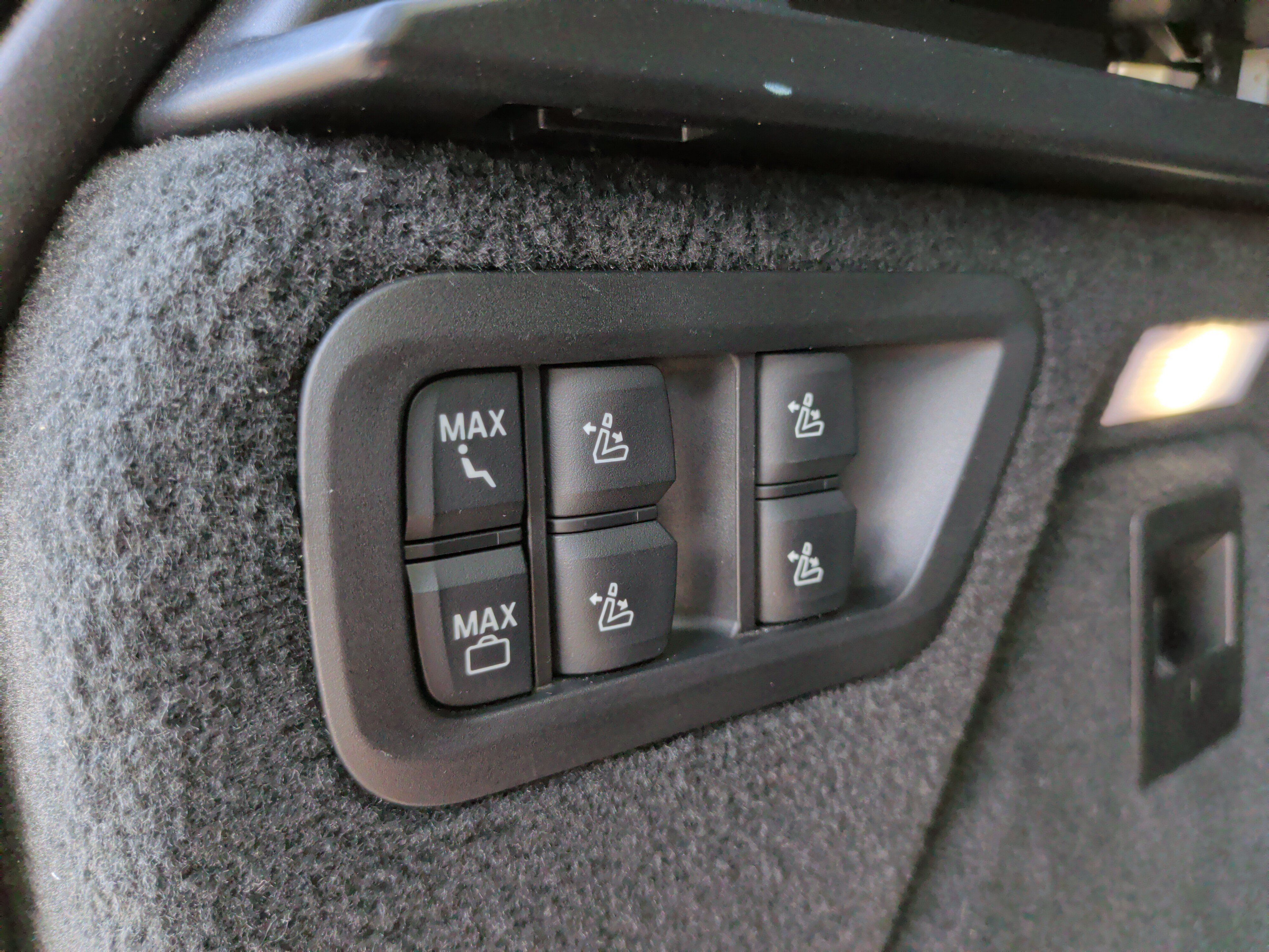 Used 2022 BMW X7 M50i w/ Dynamic Handling Package AWD/4WD image 45