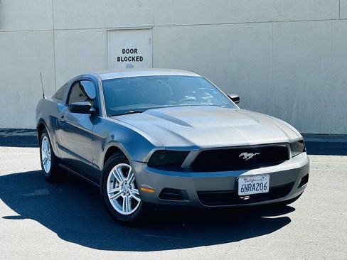 Used 2011 Ford Mustang Coupe RWD image 1