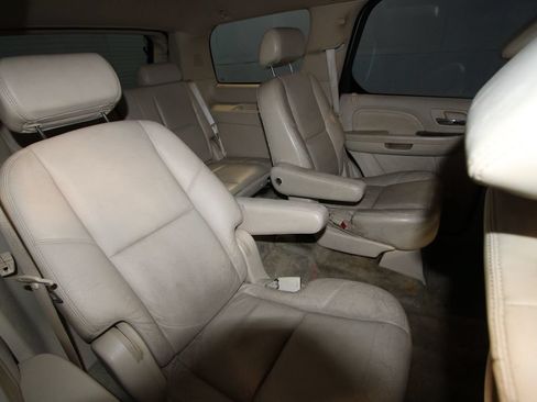 Used 2007 Cadillac Escalade AWD w/ Climate Package image 21