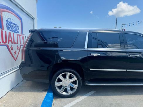 Used 2019 Cadillac Escalade ESV Luxury AWD/4WD image 21