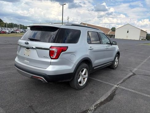Used 2016 Ford Explorer XLT w/ Equipment Group 202A AWD/4WD image 18