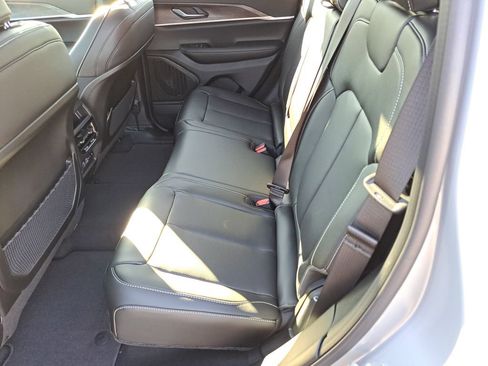 New 2025 Jeep Grand Cherokee Limited w/ Luxury Tech Group II AWD/4WD image 14