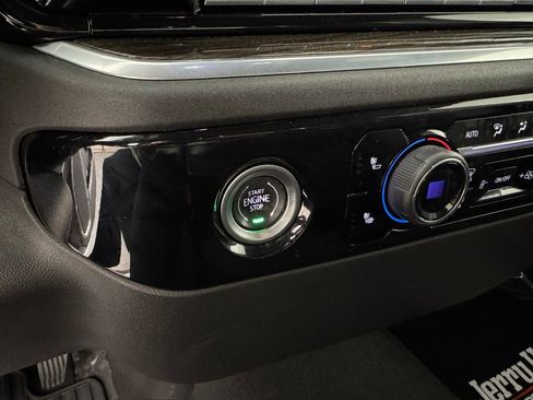 Used 2022 Chevrolet Silverado 1500 LT AWD/4WD image 19