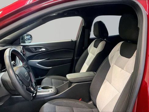 Used 2024 Chevrolet Trax RS FWD image 23