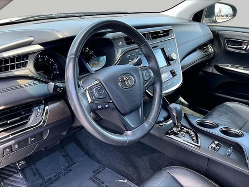 Used 2018 Toyota Avalon XLE FWD image 17
